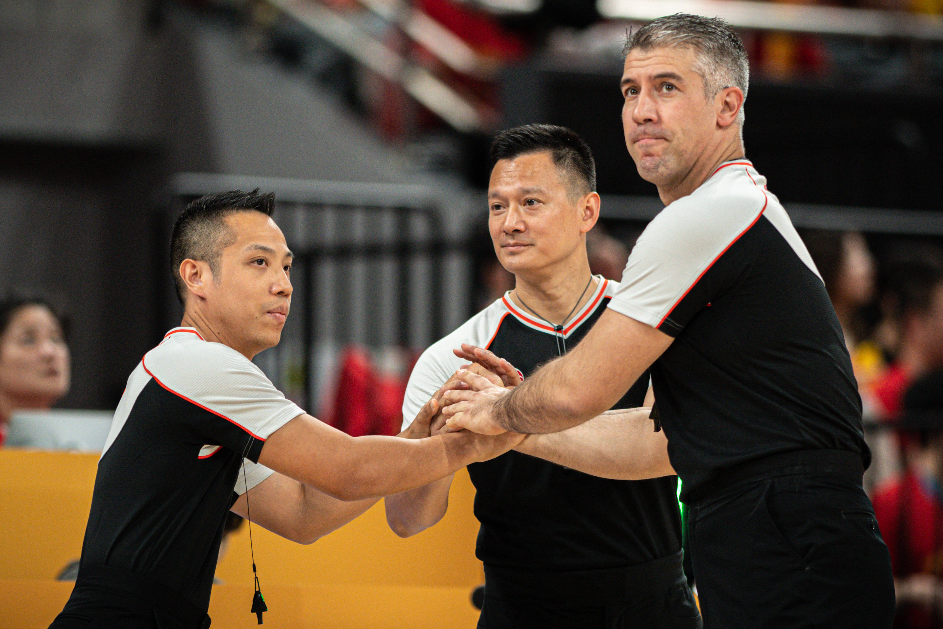 集结日浙江队门线救险：CBA季后赛节点到来；赛场秩序良好；医务组通报恢复的简单介绍-爱游戏体育