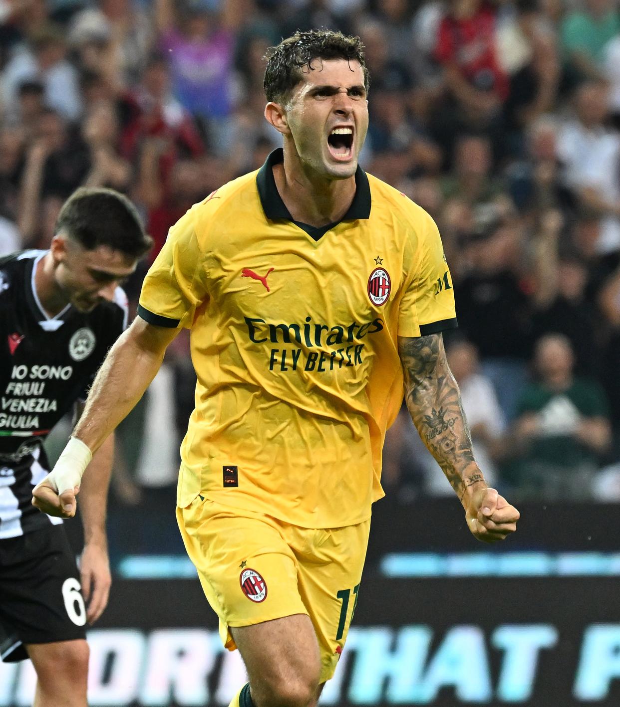 包含AC米兰训练开放日，赛前状态回暖引欢呼，CBA季后赛在即，球队文化再被提及的词条